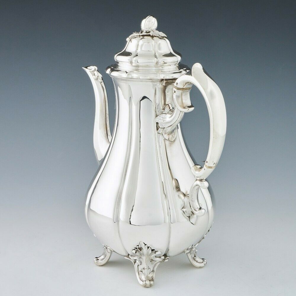 非常に素晴らしいスターリング・シルバーティーポット、ロンドン、1864年