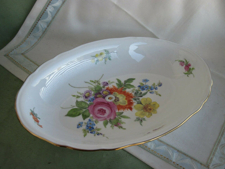Schöne Meissen Schale mit vielen Blumen und Gold