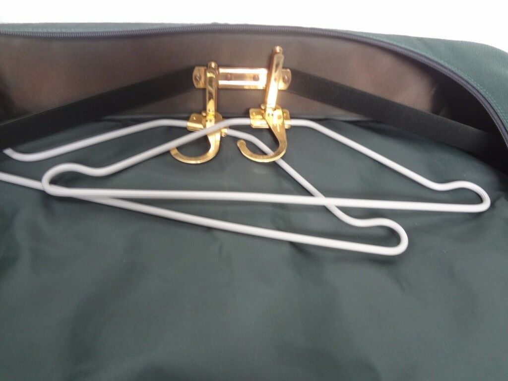 AUTH LOUIS VUITTON Taiga Green LEATHER GARMENT LUGGAGE BAG LV62