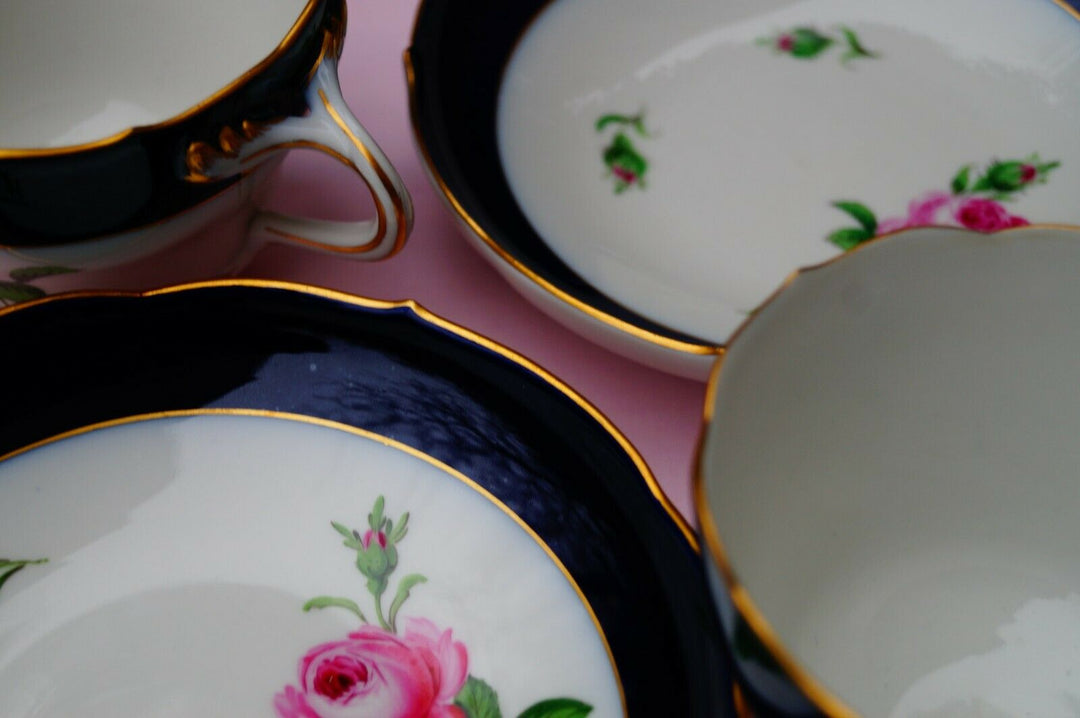 Meissen handpainted blue cobalt 2 tea cups and 2 saucers