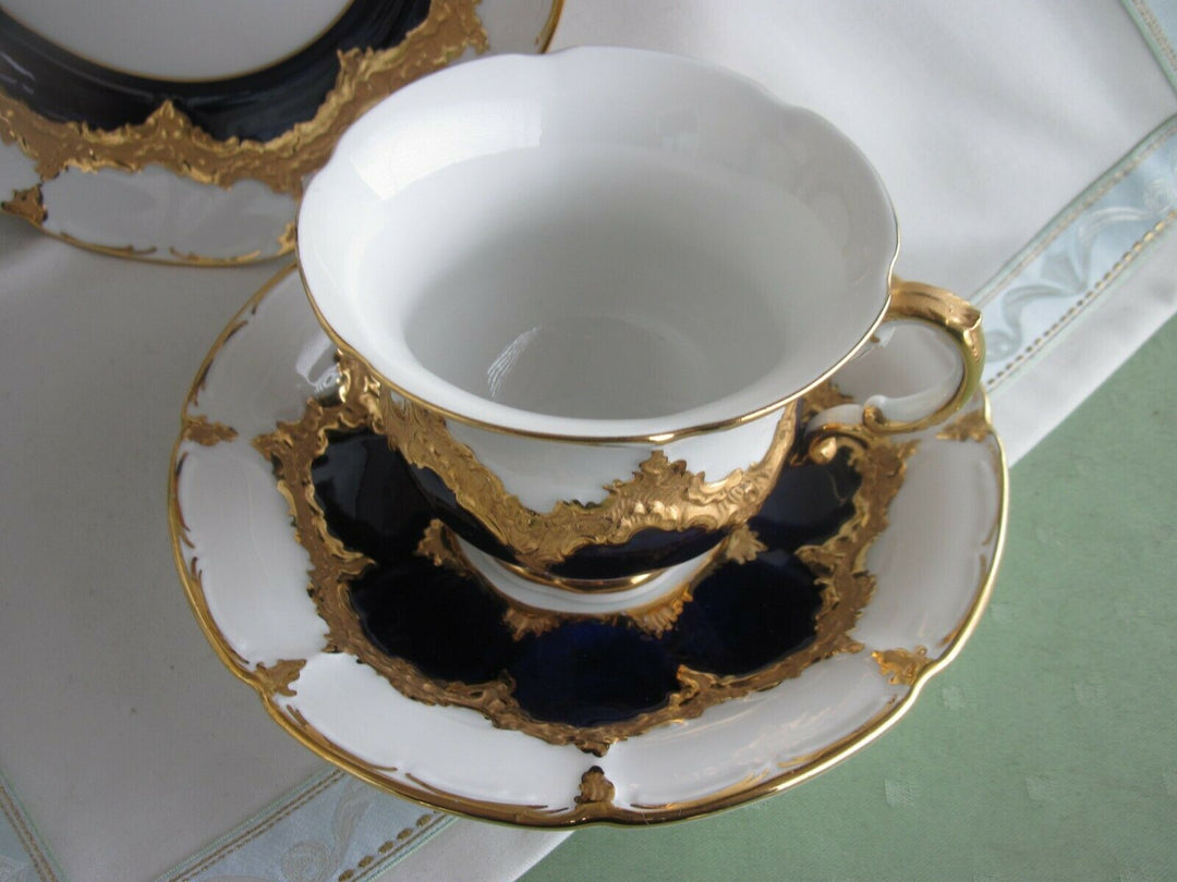 Schöne Meissen Kaffee-Sammeltasse in B-Form mit Kobalt und Gold