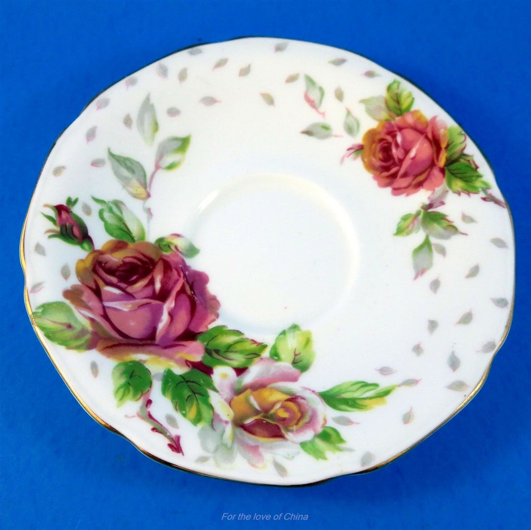 パラゴン　綺麗なテパード・ゴールデン・エンブレムのカップ&ソーサー