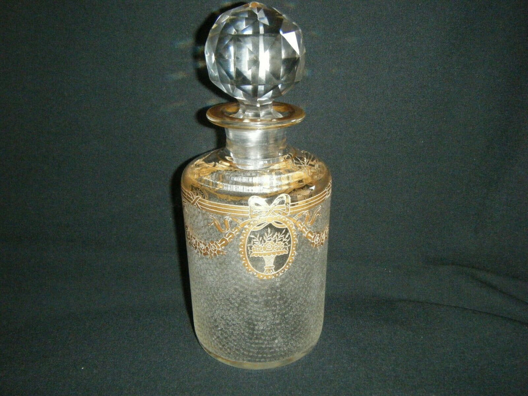 Ancien grand flacon de toilette en cristal Baccarat ou Saint Louis décor doré