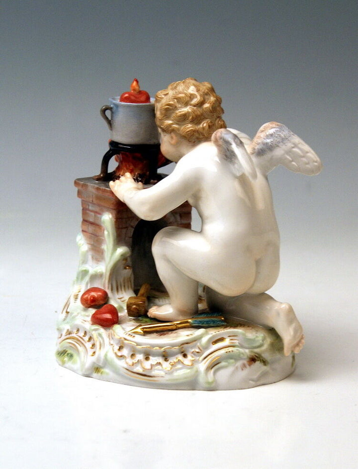 MEISSEN FIGUR PUTTO AMOR HERZEN KOCHEND CHERUB COOKING HEARTS A.RINGLER UM 1895