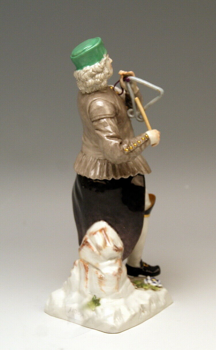 マイセン人形(MEISSEN)　「トライアングルを持つ鉱山労働者」