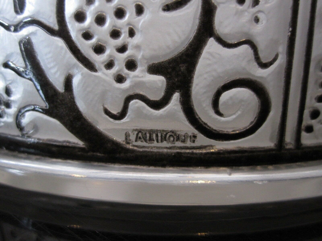 René Lalique : Boite ancienne en verre émaillé Roger signée R Lalique