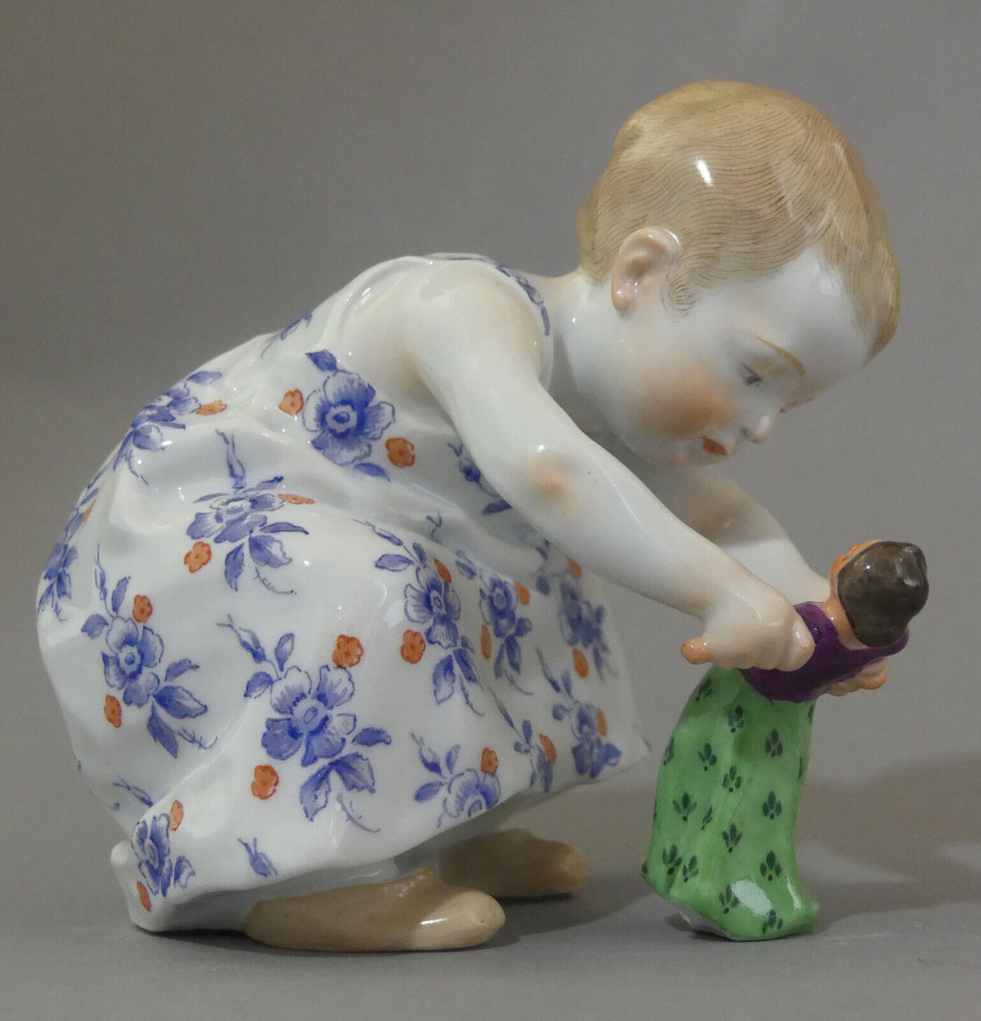 ⚔ Meissen Figur W 117 Hentschelkind Mädchen mit Puppe TOP v.1924 1.Wahl H.11cm