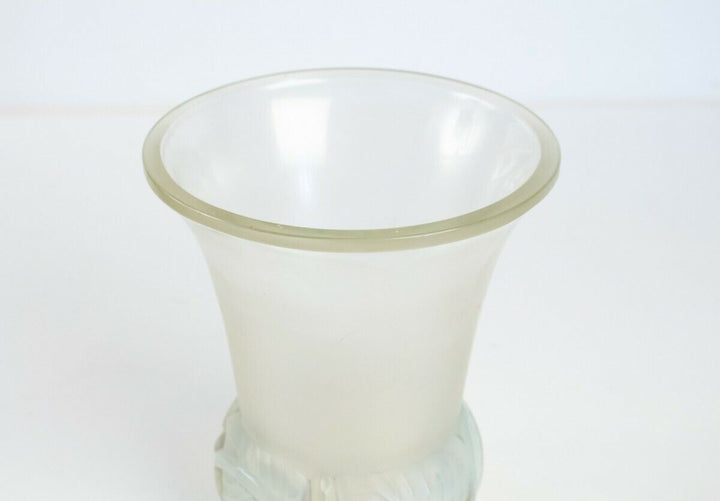 René Lalique (1860-1945) - Opalescent Glass Vase Lilac Model