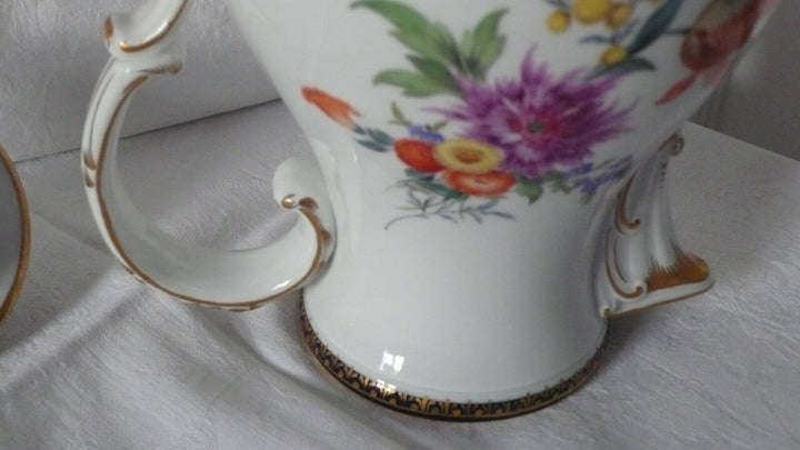 Große Kaffeekanne Meißen Schwertermarke Porzellan reiche Blumenmalerei , A-Kante