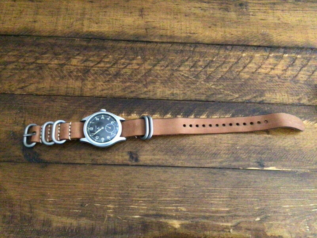 ティモール　WWW“ダーティ・ダース” 腕時計