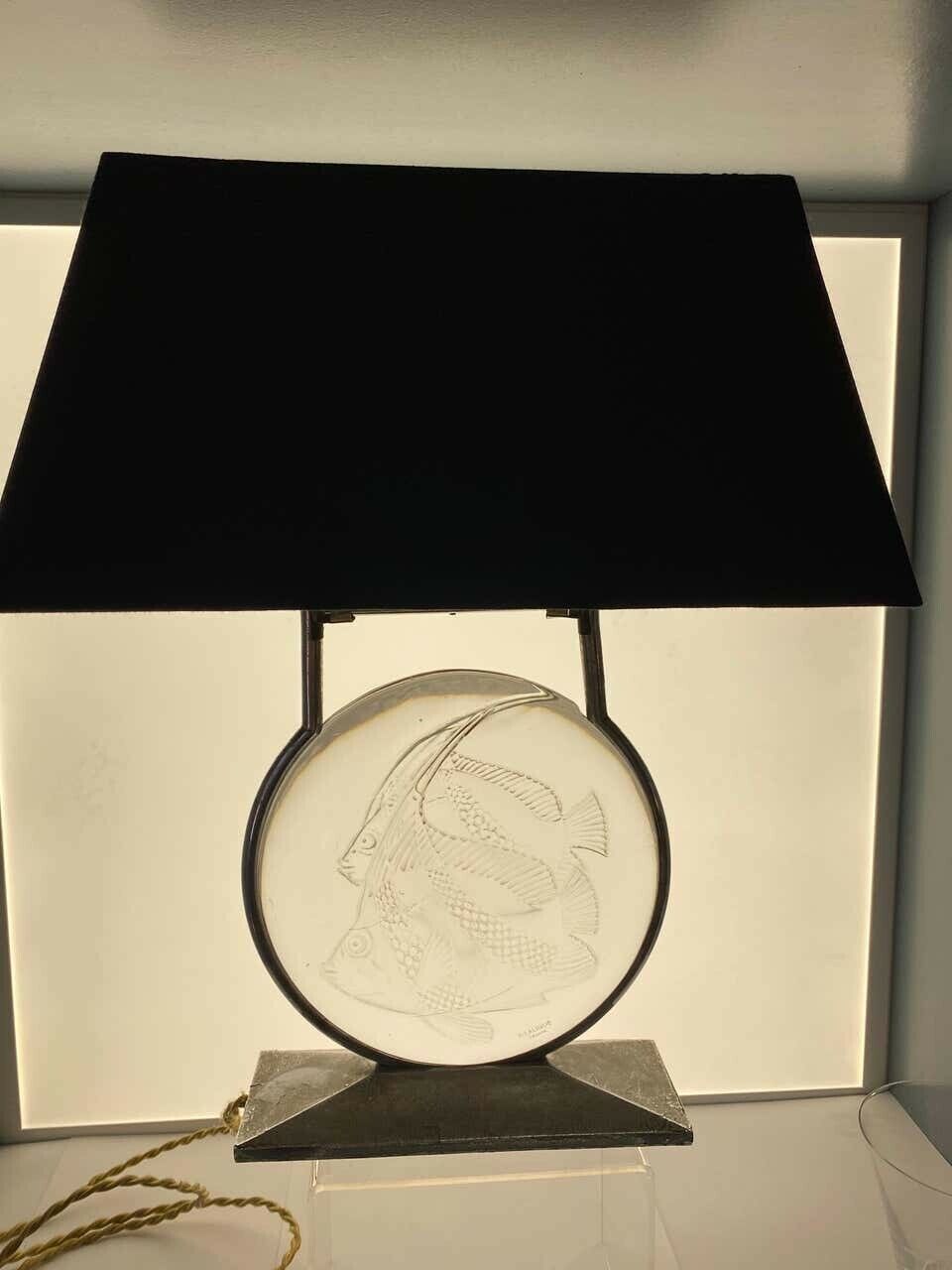 René LALIQUE (1860-1945) : Lampe de cheminée modèle " Poisson "