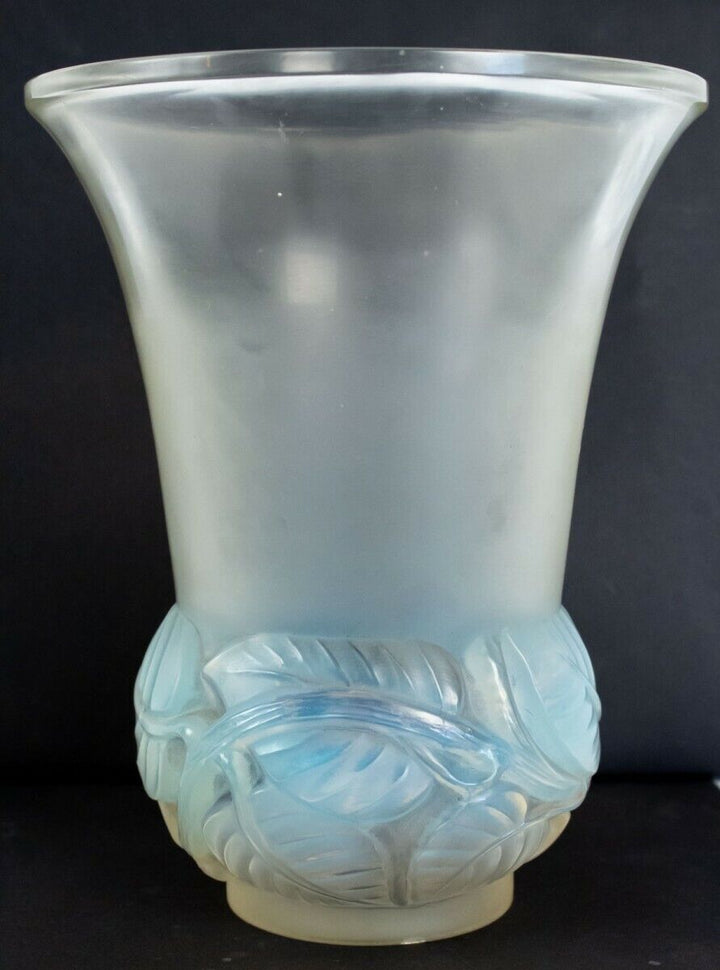 René Lalique (1860-1945) - Opalescent Glass Vase Lilac Model