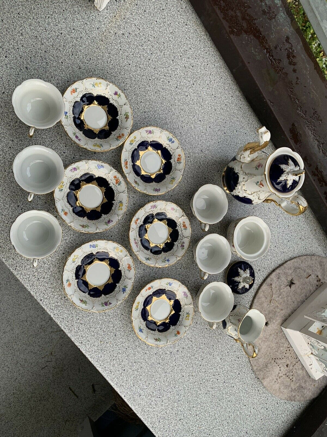 マイセンBフォーム、コバルトブルー、花々に金彩、コーヒー マイセンBフォーム、コバルトブルー、花々に金彩、コーヒー