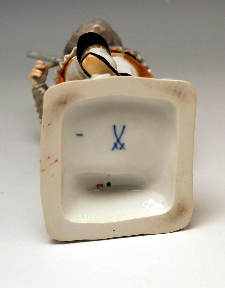 マイセン人形(MEISSEN)　「トライアングルを持つ鉱山労働者」