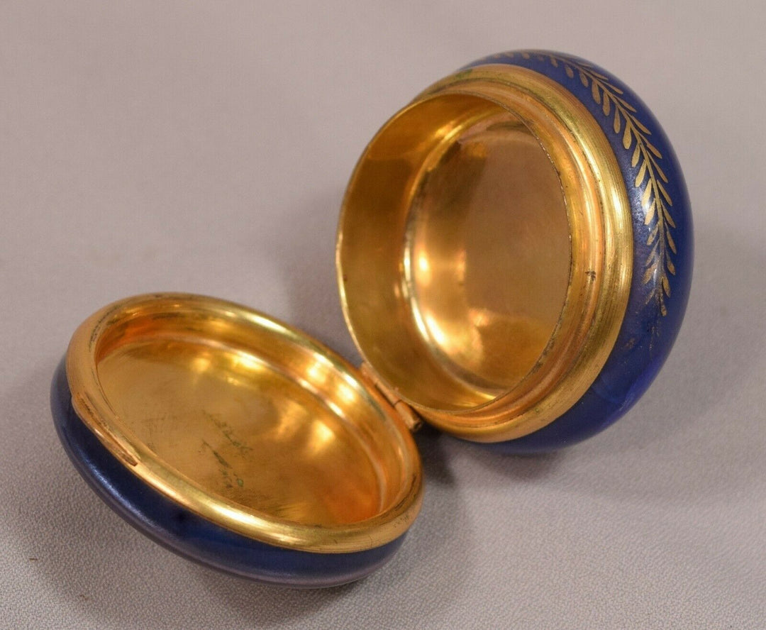 Beautiful Antique French Enamel Snuff Box Brilliant Gold Wash Interior