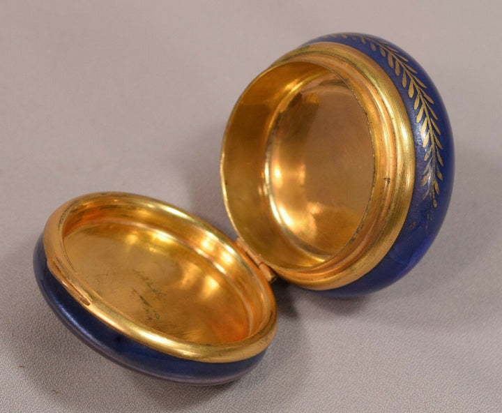 Beautiful Antique French Enamel Snuff Box Brilliant Gold Wash Interior