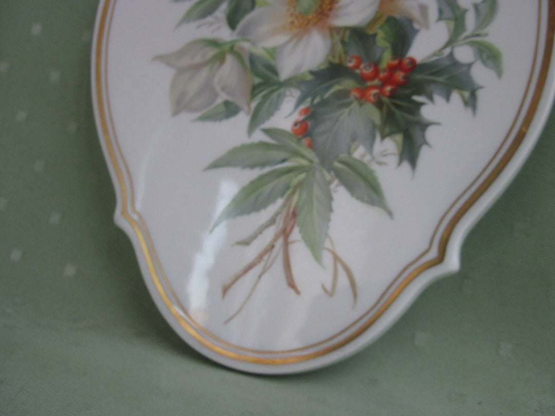 Schöne Meissen Bildplatte mit naturalistische Blumen, Schmetterling und Gold