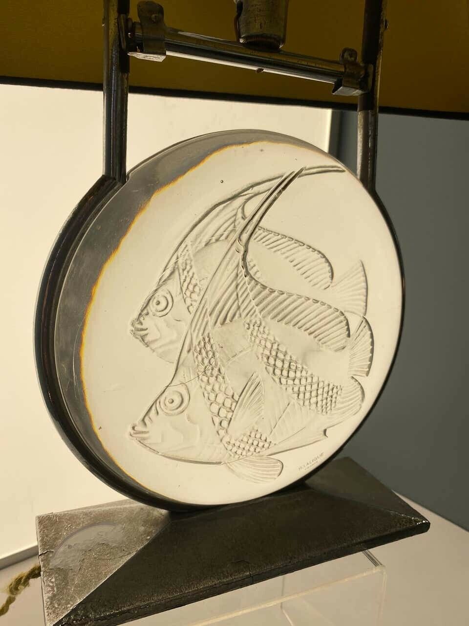 René LALIQUE (1860-1945) : Lampe de cheminée modèle " Poisson "