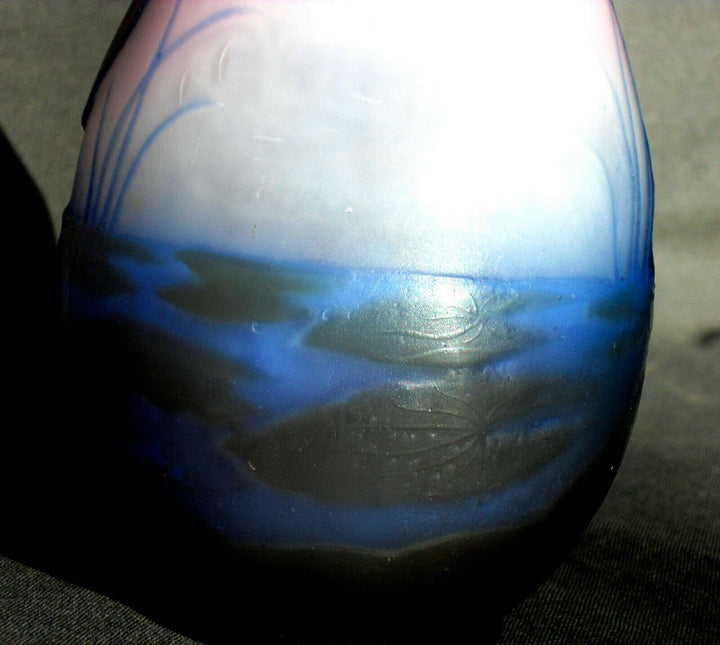 Joli vase Galle aux nenuphars, belles couleurs, parfait , era Daum 1900