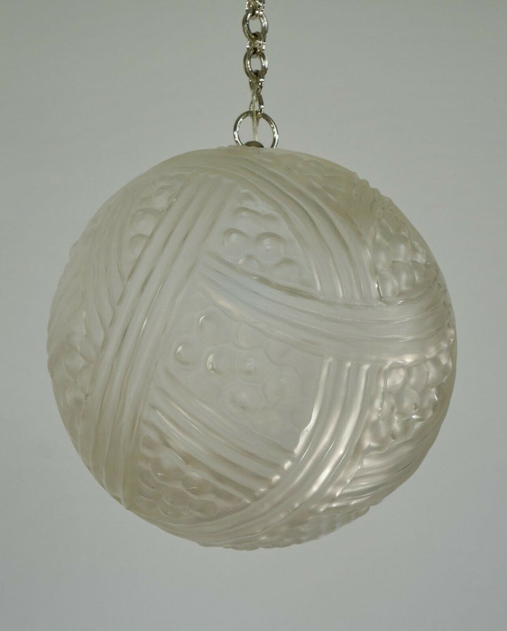 HETTIER & VINCENT : a pair of French 1930 ART DECO PENDANT S . chandelier HANOTS