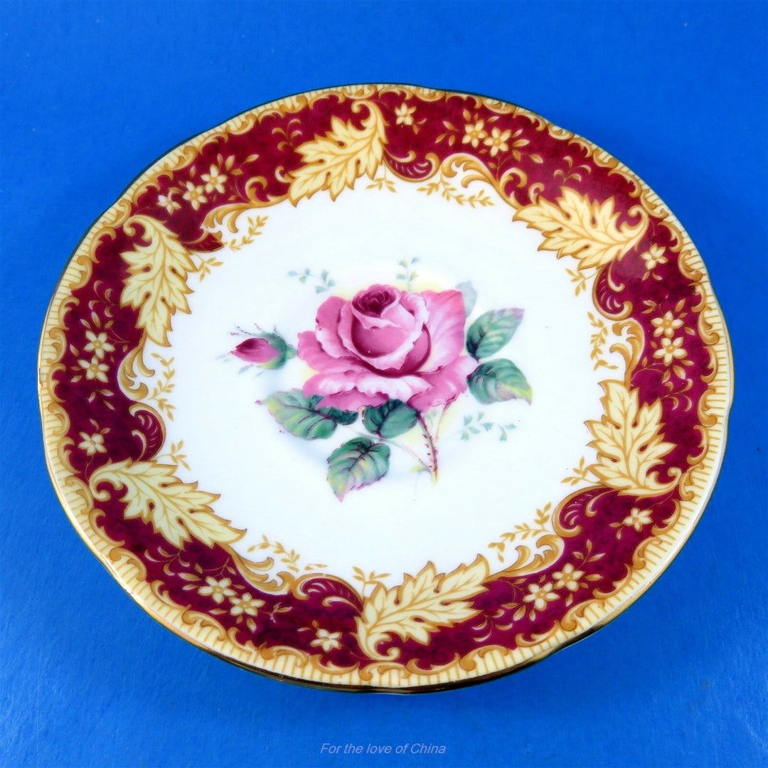 パラゴン　ピンクローズと金彩にリーフ模様のレッドカップ＆ソーサー