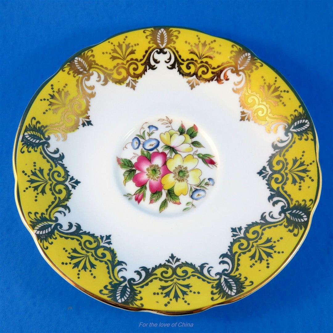 パラゴン　鮮やかなイエローと花の模様のカップ&ソーサー