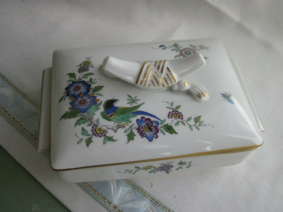 Schöne Meissen Tabak-Dose mit Vogel- un Felsmalerei