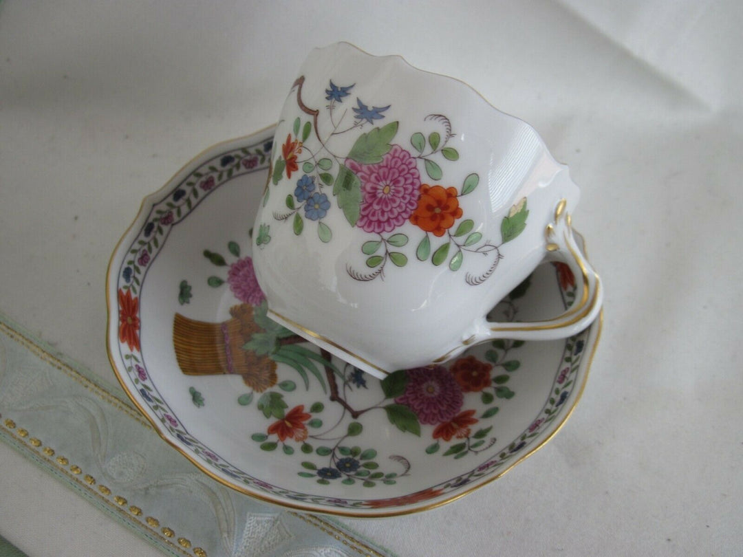 Schöne Meissen Moccatasse mit Indischen Blumen, Garbenmuster
