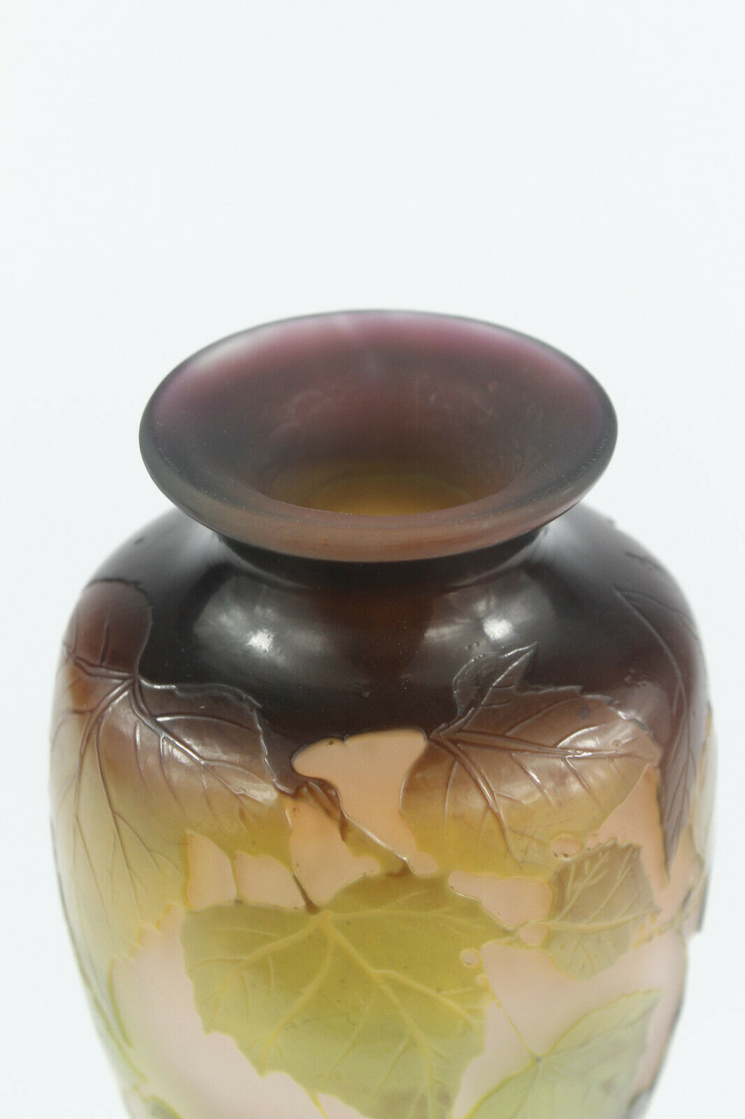 エミールガレ 葡萄と葡萄の蔓が描かれた花瓶 – アンティーク