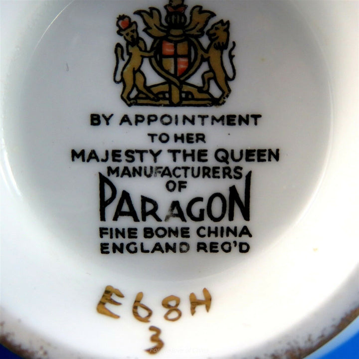 パラゴン　白地に花とゴールドのガーランド　カップ&ソーサー