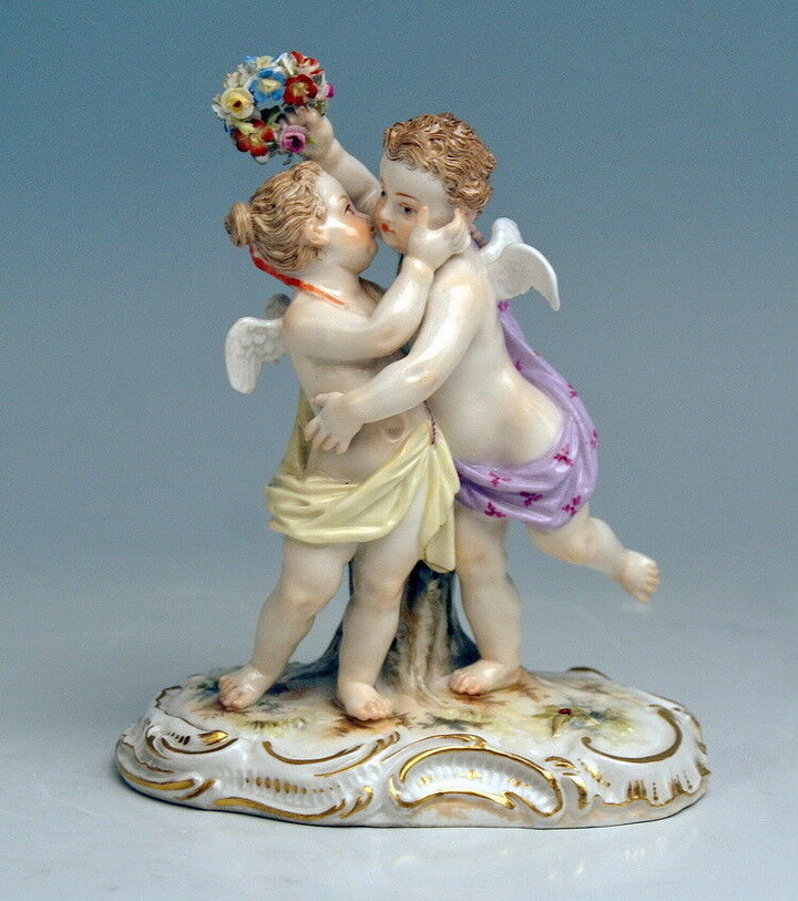 マイセン人形(MEISSEN)「踊りながら見つめ合う天使（ケルビム）」