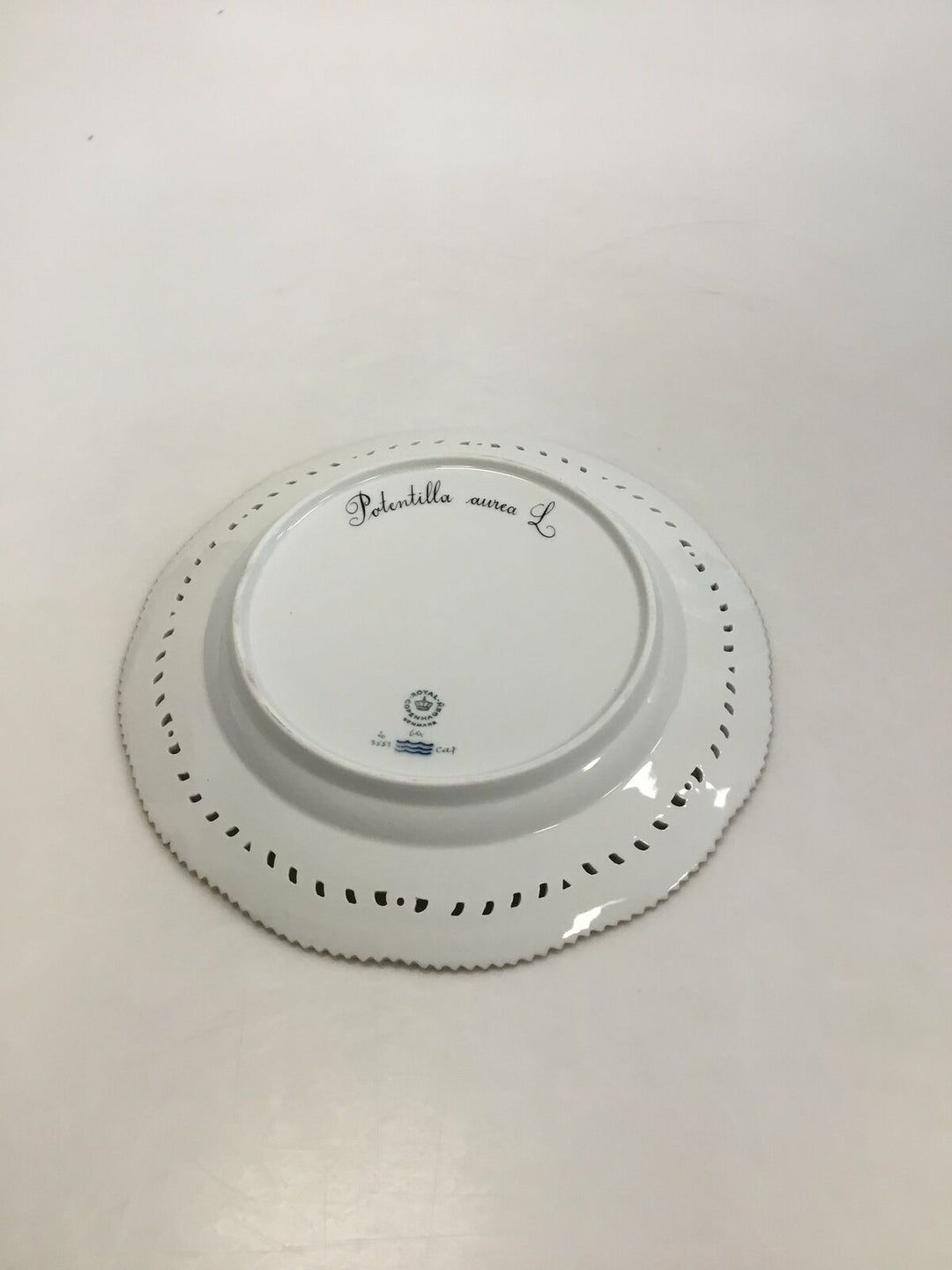 Royal Copenhagen Flora Danica plate with openwork edge No 20/3553