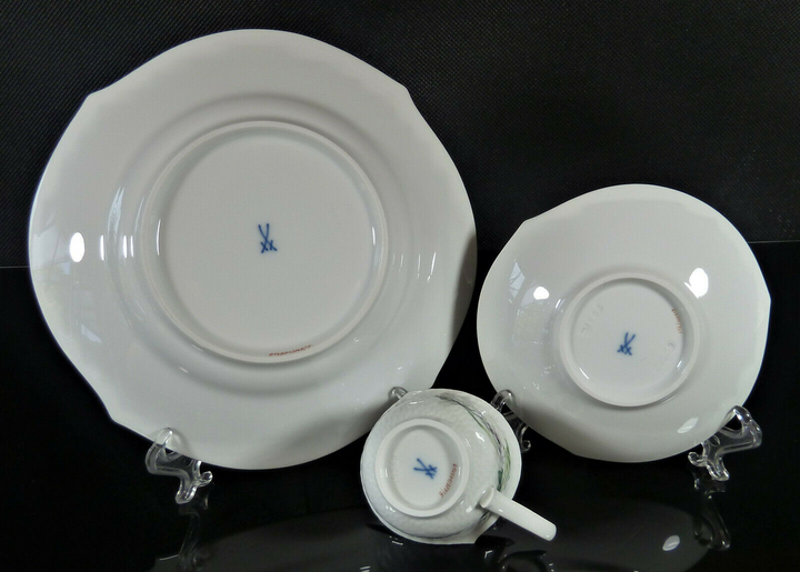 マイセン  Meissen、波の戯れ、浮かし彫り、森の声、モカ、プレート＋カップ＆ソーサーセット