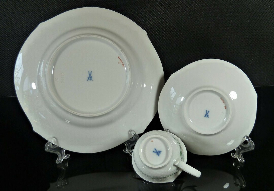 マイセン  Meissen、波の戯れ、浮かし彫り、森の声、モカ、プレート＋カップ＆ソーサーセット