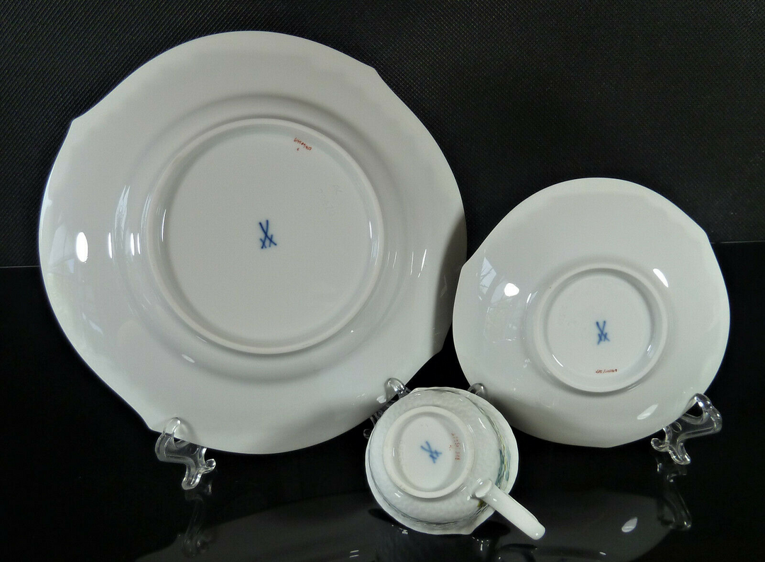マイセン  Meissen、波の戯れ、浮かし彫り、森の声、モカ、プレート＋カップ＆ソーサーセット