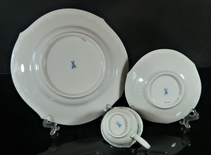 マイセン  Meissen、波の戯れ、浮かし彫り、森の声、モカ、プレート＋カップ＆ソーサーセット