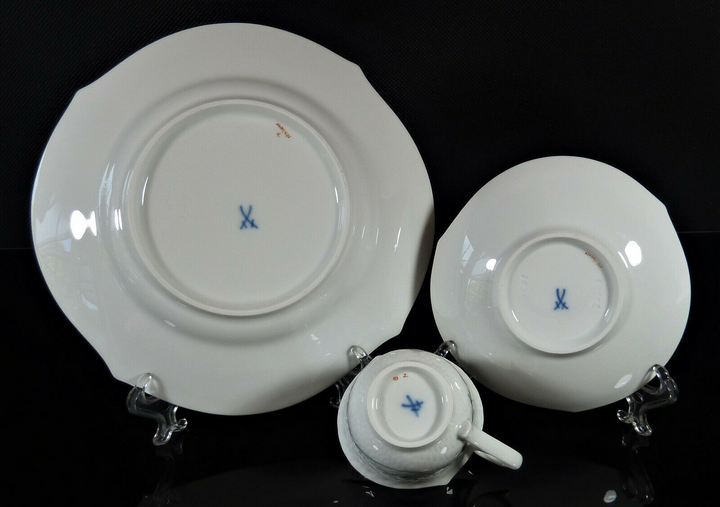 マイセン  Meissen、波の戯れ、浮かし彫り、森の声、モカ、プレート＋カップ＆ソーサーセット