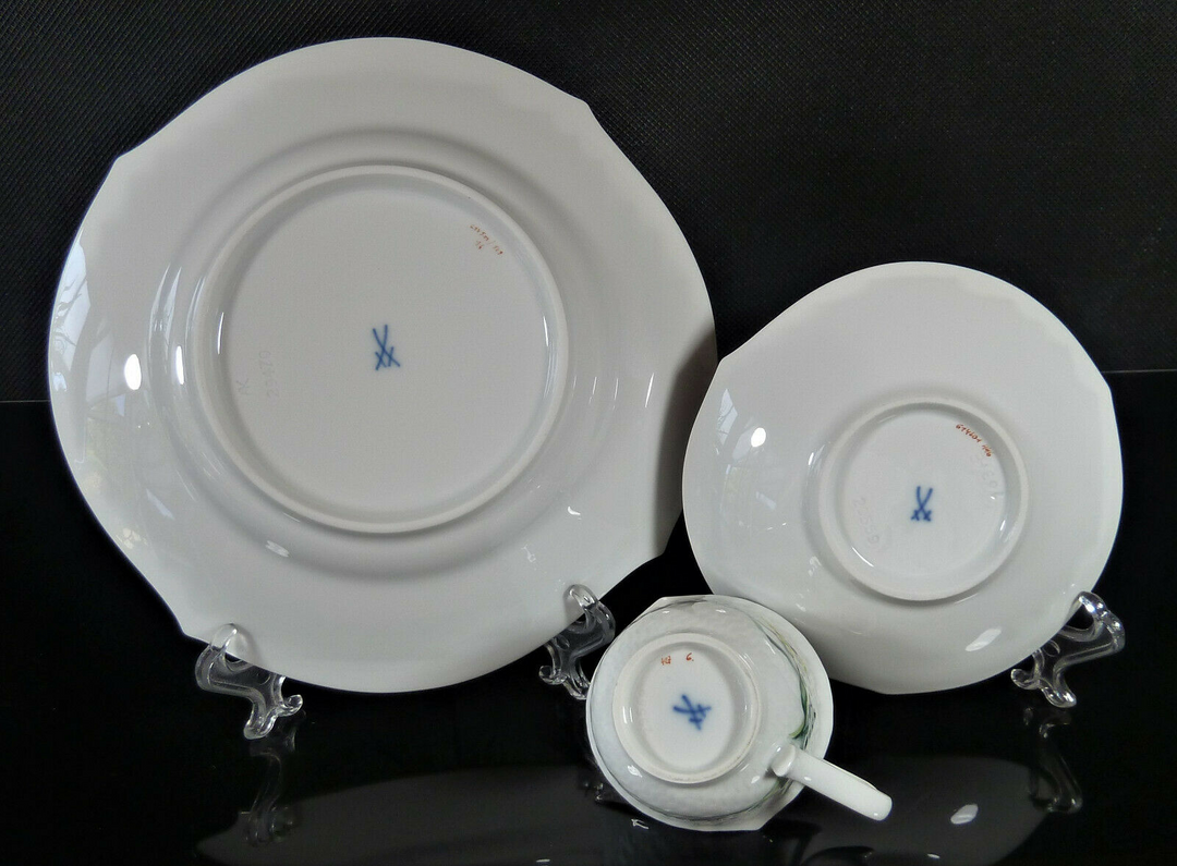 マイセン  Meissen、波の戯れ、浮かし彫り、森の声、モカ、プレート＋カップ＆ソーサーセット