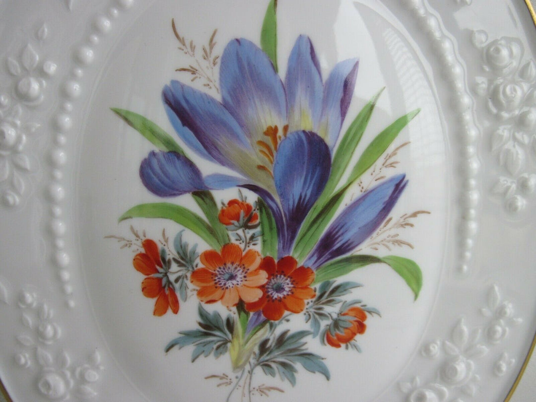 Schöne große Meissen Bildplatte mit vielen Blumen und Gold