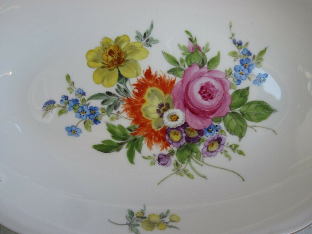 Schöne Meissen Schale mit vielen Blumen und Gold