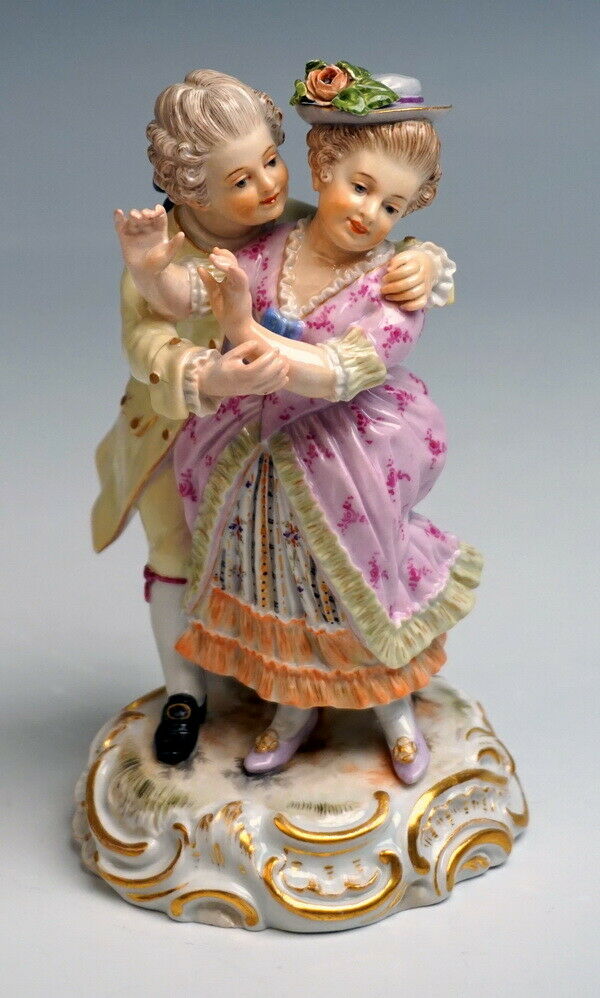 マイセン人形(MEISSEN)「抱擁する男女」