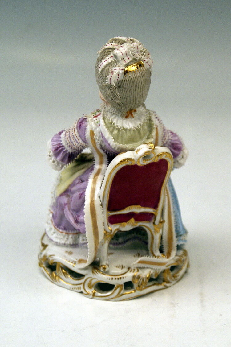 MEISSEN FIGUR MÄDCHEN AM SESSEL ZWIRNWINDE M.V.ACIER MNR: C28 UM 1860