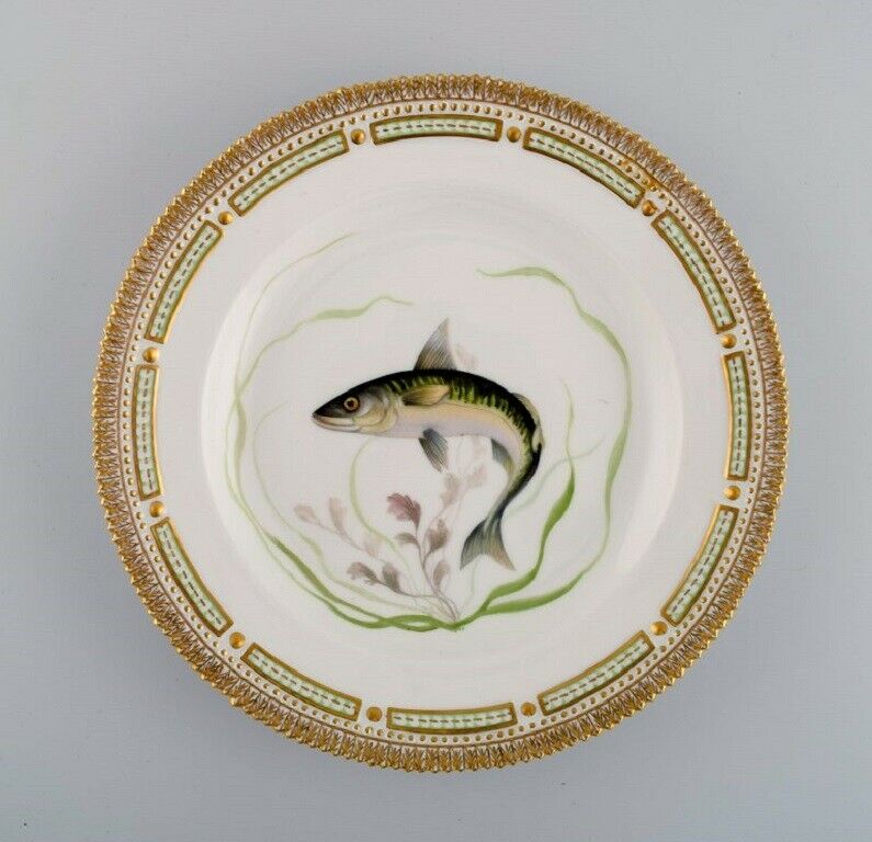 Royal Copenhagen Flora Danica fish plate in hand-painted porcelain.