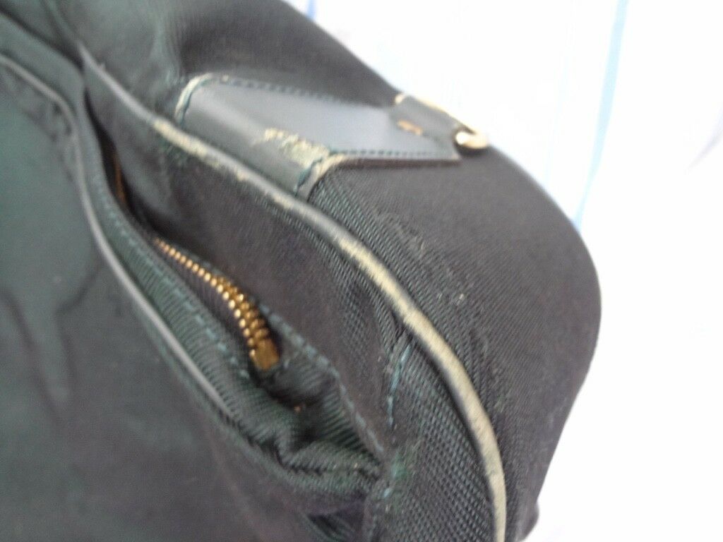 AUTH LOUIS VUITTON Taiga Green LEATHER GARMENT LUGGAGE BAG LV62
