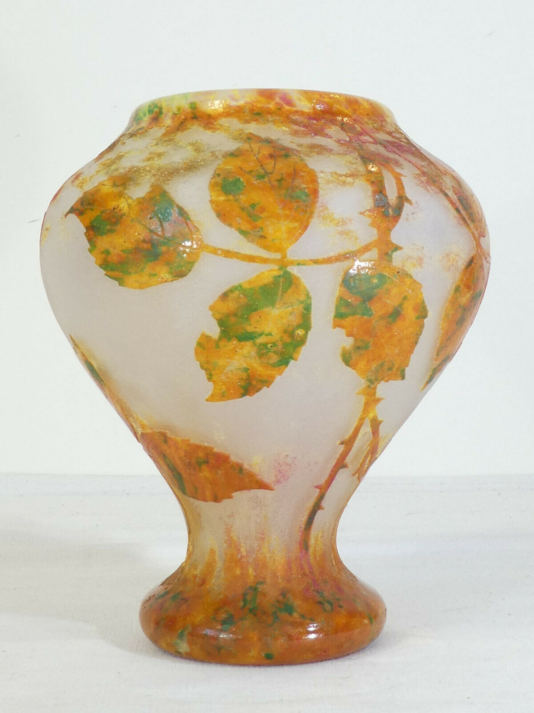 Vase DAUM NANCY les Rosiers en Autonme en Pate de verre degagé a l'acide