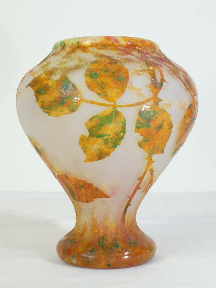 Vase DAUM NANCY les Rosiers en Autonme en Pate de verre degagé a l'acide