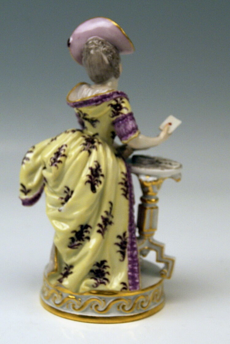 MEISSEN FIGUR KARTENSPIELERIN FEMALE CARD PLAYER ACIER MODEL F 64 VINTAGE 1910