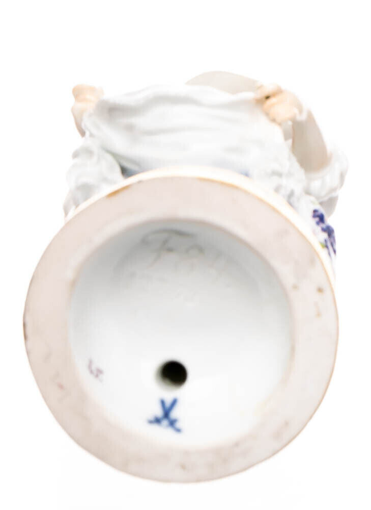 マイセン フィギュア 葡萄を摘む少女 マイセン フィギュリン 葡萄を運ぶ女性 – アンティークテーブル