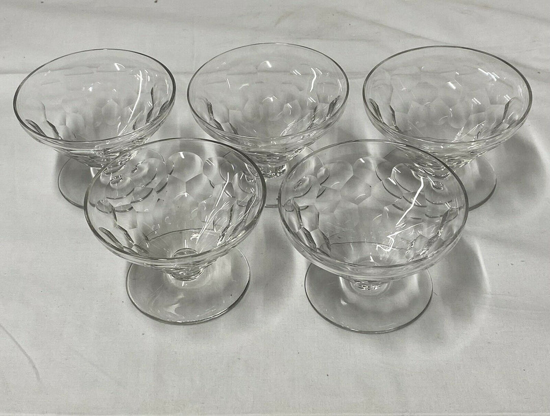 BACCARAT 5 COUPES À CHAMPAGNE DÉCOR ÉCAILLE MODÈLE CHAUNY VERRE BACCARAT LOT 2.