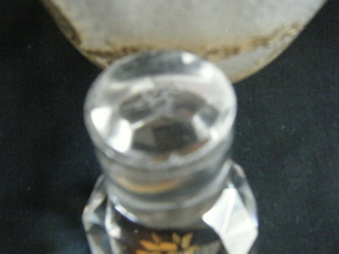 Ancien grand flacon de toilette en cristal Baccarat ou Saint Louis décor doré